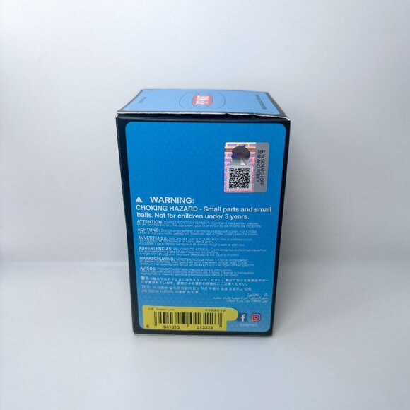 Authentic Mega Space Molly 100% Series 4 Blind Box - CONFIRMED SMITTEN LOVE - Picture 3 of 4